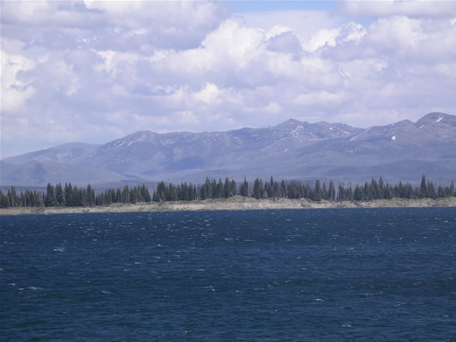images/Yellowstone Lake (3).jpg